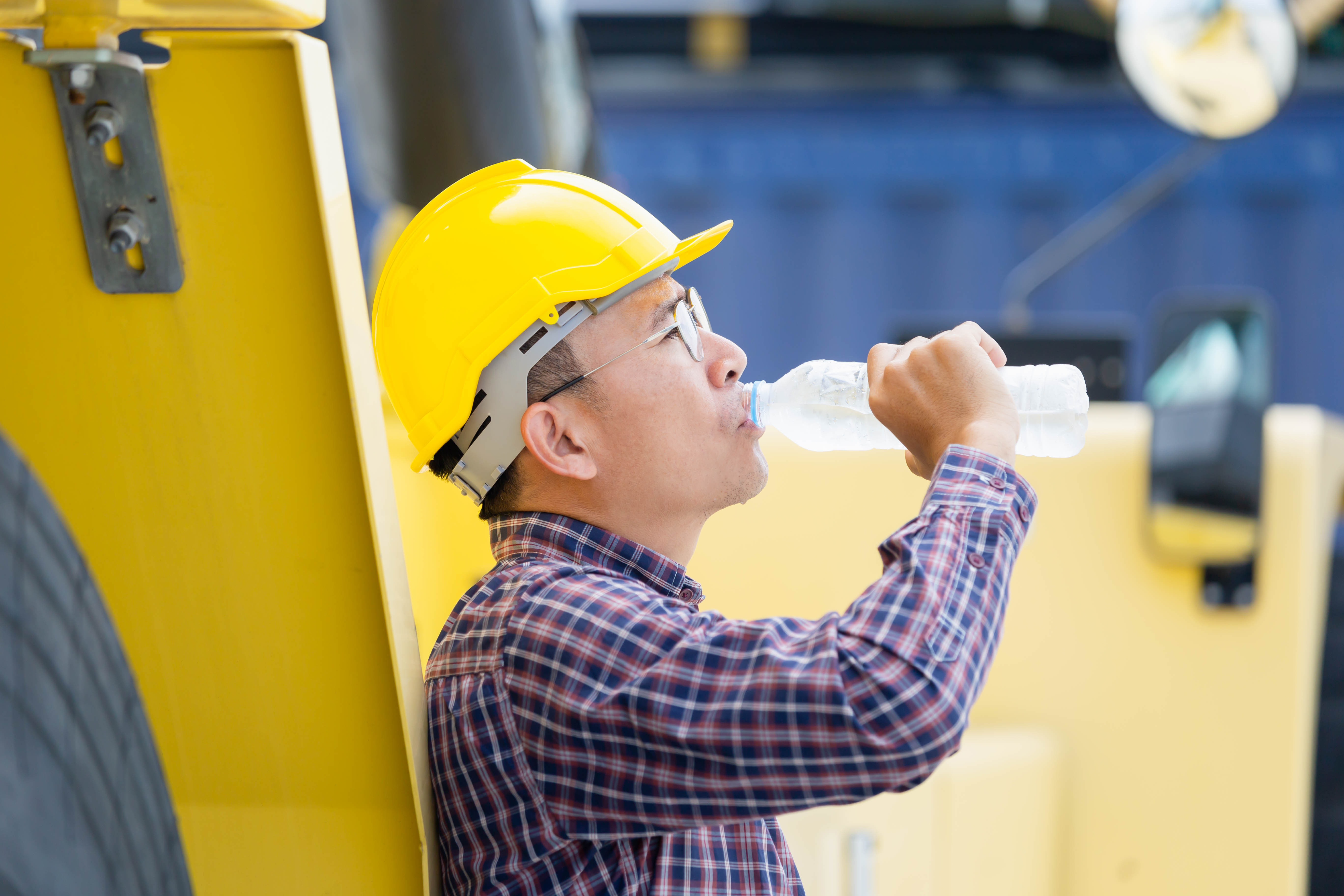 summer workplace safety hazards drinking water to stay hydrated